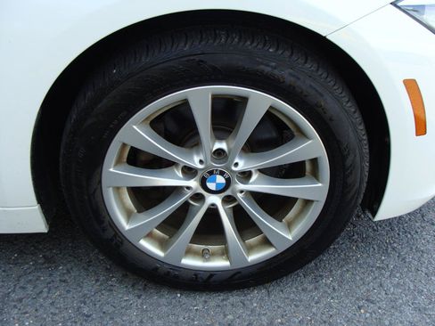 Used 2017 BMW 320i xDrive Sedan AWD/4WD image 36