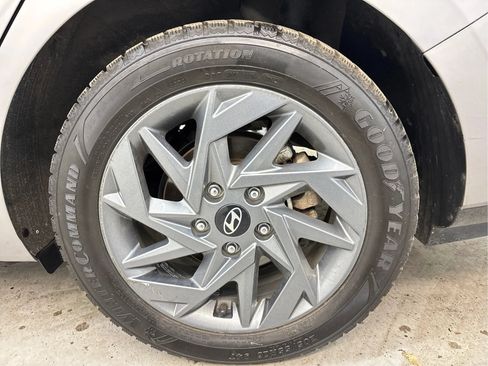 Used 2024 Hyundai Elantra SEL FWD image 29