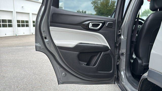 Certified 2023 Jeep Compass Limited w/ Sun and Sound Group AWD/4WD image 26