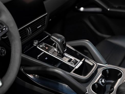 Used 2022 Porsche Cayenne Turbo S image 59