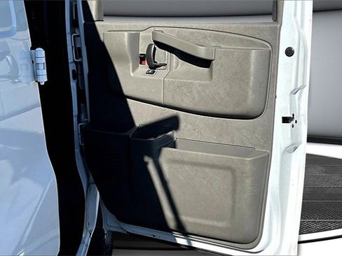 Used 2022 Chevrolet Express 3500 Extended w/ Driver Convenience Package image 23