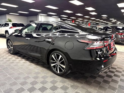 Used 2022 Nissan Maxima SV w/ Floor Mat Group FWD image 9