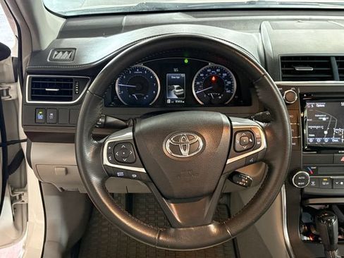 Used 2016 Toyota Camry XLE w/ Moonroof Package FWD image 19