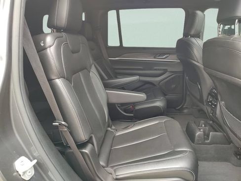 Used 2024 Jeep Grand Cherokee L Limited w/ Luxury Tech Group II AWD/4WD image 30