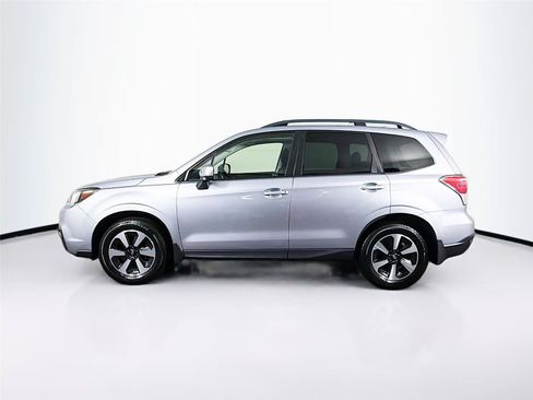Used 2017 Subaru Forester 2.5i Premium AWD/4WD image 8
