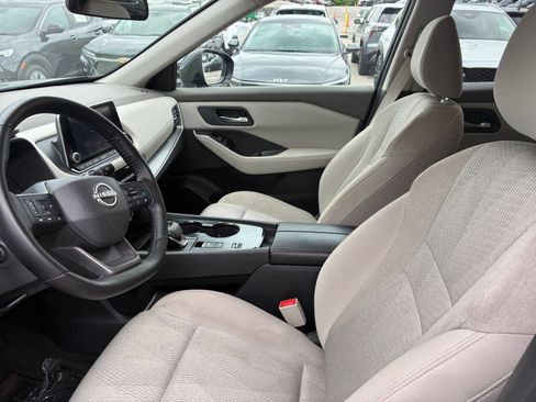 Used 2025 Nissan Rogue SV FWD image 22