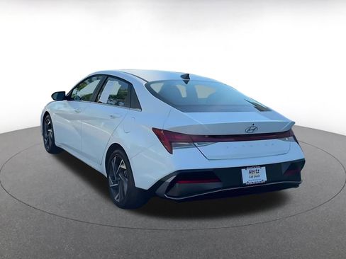 Used 2025 Hyundai Elantra SEL image 11