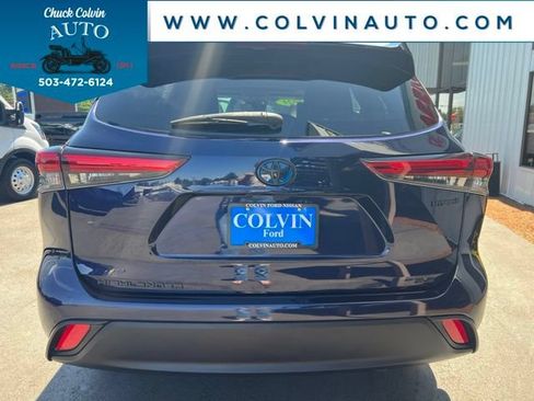 Used 2021 Toyota Highlander XLE AWD/4WD image 7