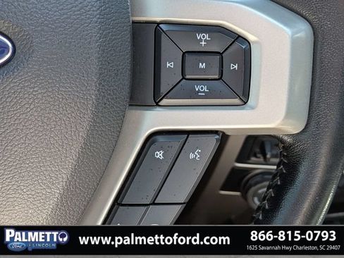 Used 2022 Ford F250 Lariat w/ Black Appearance Pkg AWD/4WD image 27