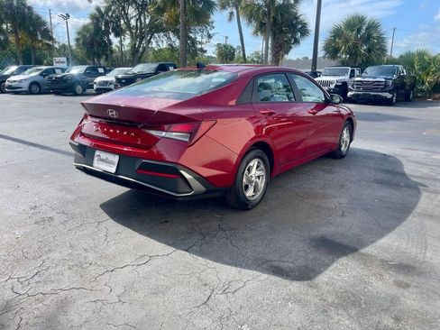 Used 2026 Hyundai Elantra SE FWD image 5