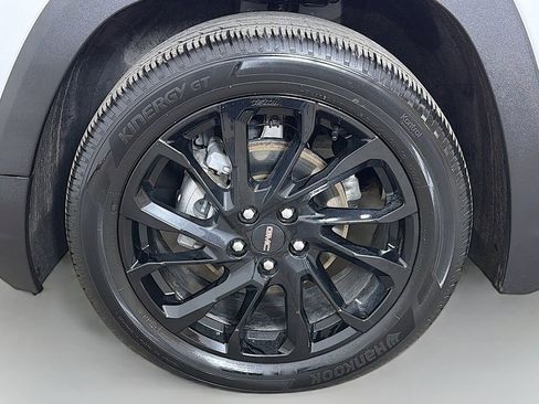 Used 2023 GMC Terrain SLE w/ Driver Convenience Package image 15