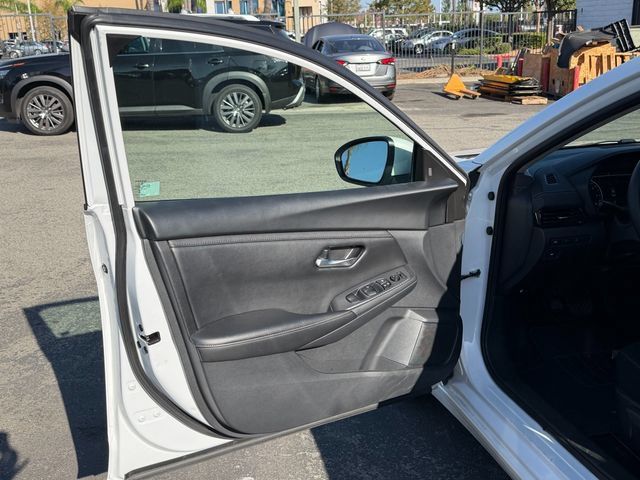 Used 2024 Nissan Sentra SV FWD image 13