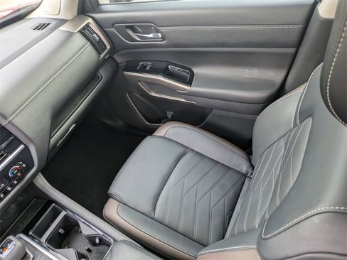 Used 2023 Nissan Pathfinder Platinum w/ Black Appearance Package image 19