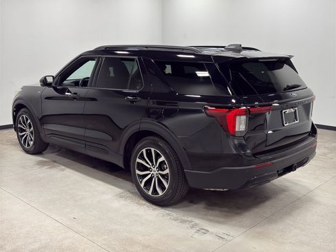 Used 2025 Ford Explorer ST-Line w/ Premium Package image 5