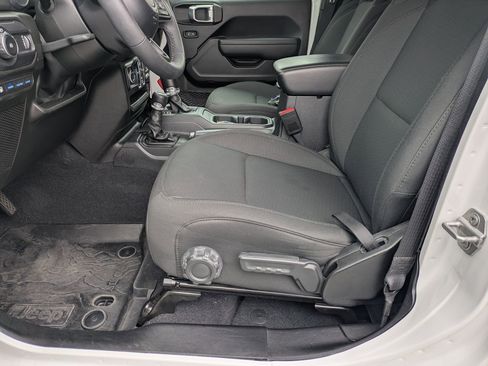 Used 2023 Jeep Wrangler Unlimited image 12