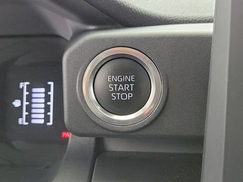 Used 2025 Toyota 4Runner SR5 AWD/4WD image 29