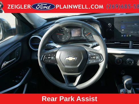 Used 2024 Chevrolet Trax LS w/ LS Convenience Package FWD image 13