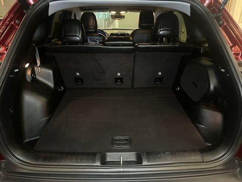 Used 2019 Jeep Cherokee Limited AWD/4WD image 19