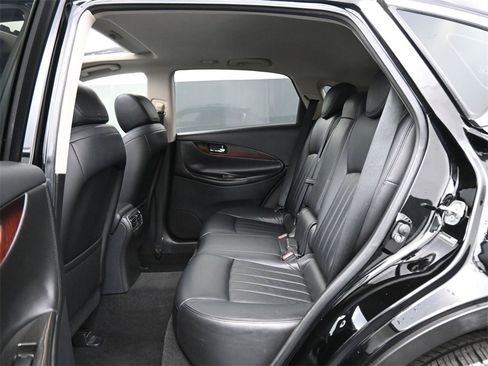 Used 2017 INFINITI QX50 Journey w/ Premium Package image 16