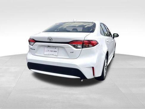 Used 2021 Toyota Corolla LE w/ LE Convenience Package FWD image 5