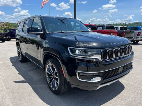 Used 2025 Jeep Wagoneer Series III w/ Premium Group I AWD/4WD image 2