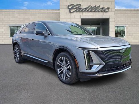New 2025 Cadillac Lyriq Luxury image 2