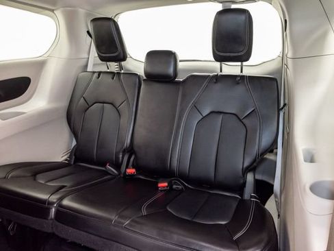 Used 2024 Chrysler Pacifica Limited FWD image 27