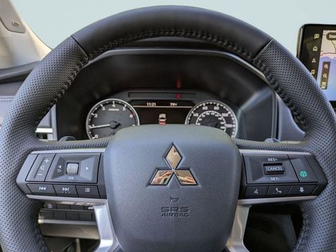 New 2026 Mitsubishi Outlander SE FWD image 30