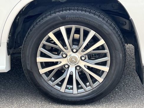 Used 2019 Lexus LX 570 4WD w/ Luxury Package image 11
