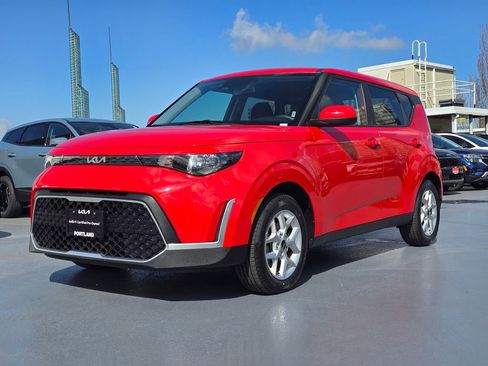 Certified 2023 Kia Soul LX w/ Option Group 015 FWD image 9