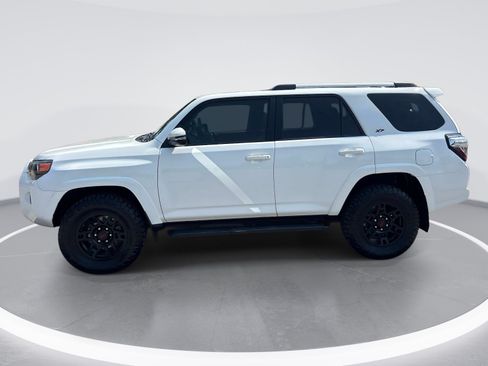 Used 2023 Toyota 4Runner SR5 Premium w/ Moonroof Package AWD/4WD image 5