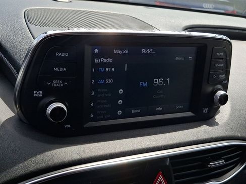 Used 2019 Hyundai Santa Fe SE AWD/4WD image 16