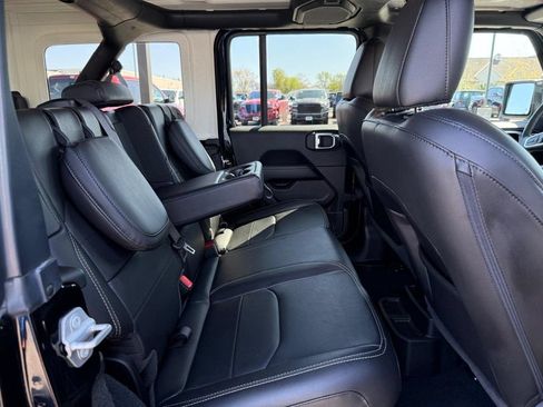 Used 2023 Jeep Wrangler Unlimited Sahara w/ Cold Weather Group AWD/4WD image 7