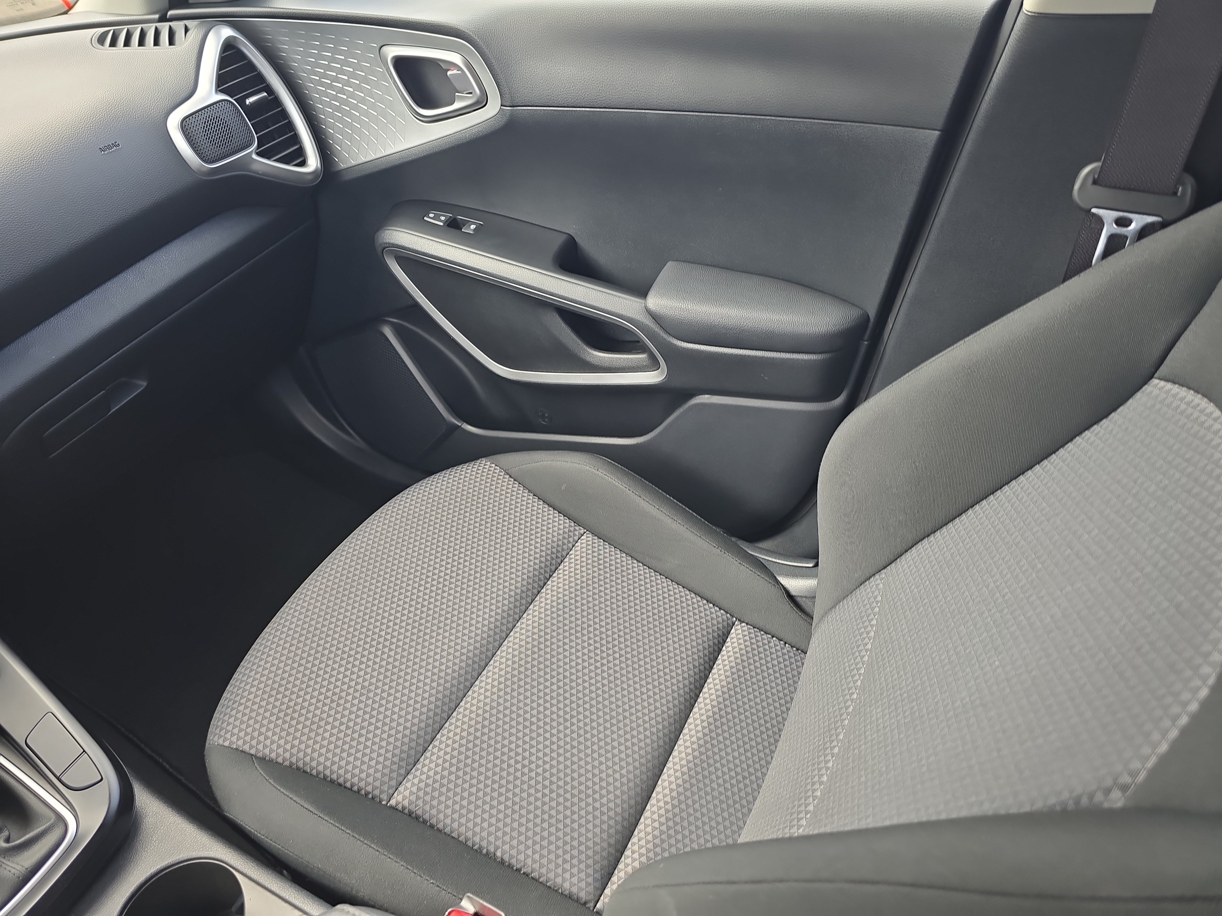 Certified 2025 Kia Soul LX w/ LX Technology Package FWD image 15