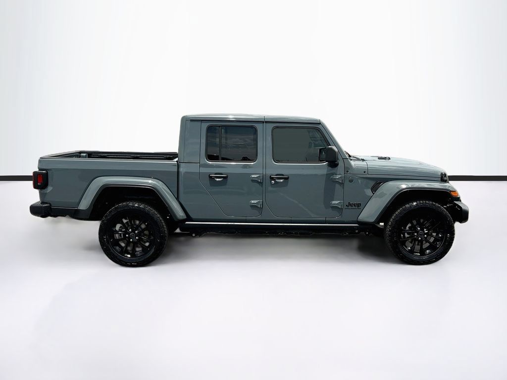 Used 2025 Jeep Gladiator Sport AWD/4WD image 4