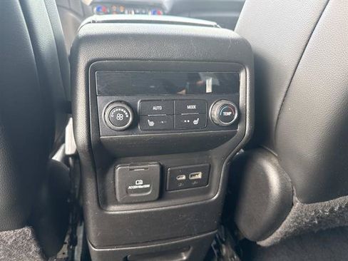 Used 2021 GMC Acadia SLT w/ Premium Package FWD image 16