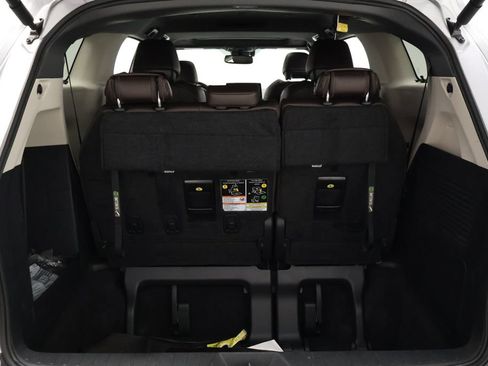 Certified 2024 Toyota Sienna Platinum FWD image 21
