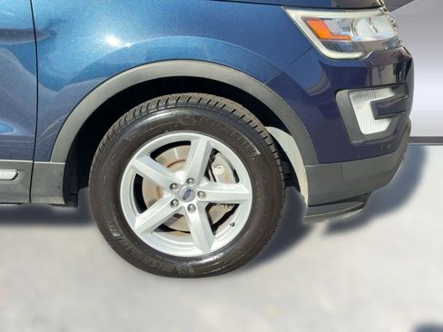 Used 2017 Ford Explorer XLT w/ Equipment Group 202A image 12