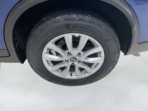 Used 2020 Nissan Rogue SV image 18