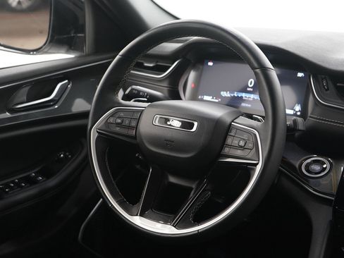 Used 2022 Jeep Grand Cherokee Altitude image 14