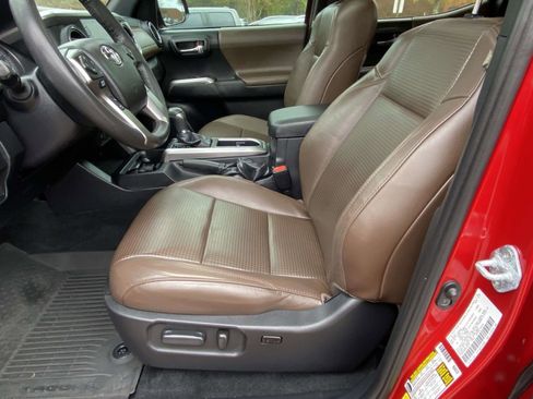 Used 2021 Toyota Tacoma Limited image 6