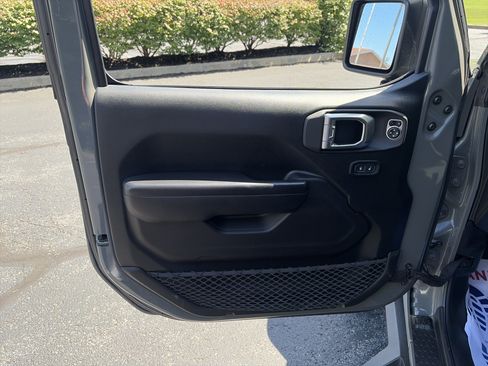 Used 2020 Jeep Wrangler Sport AWD/4WD image 16