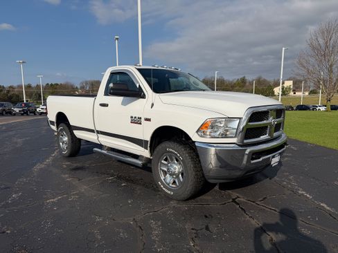 Used 2017 RAM 3500 Tradesman w/ Chrome Appearance Group AWD/4WD image 4