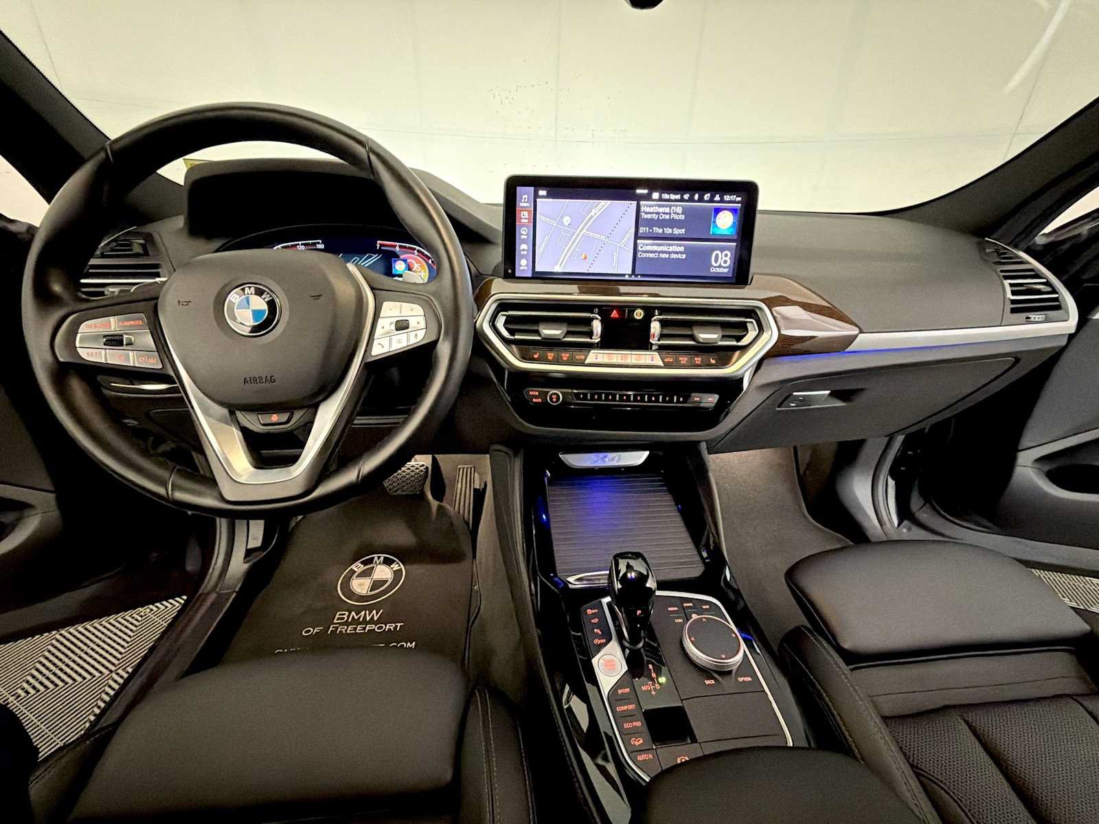 Used 2024 BMW X4 xDrive30i w/ Parking Assistance Package AWD/4WD image 12