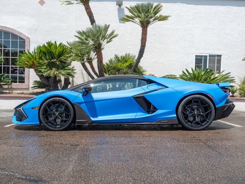 Used 2025 Lamborghini Revuelto AWD/4WD image 2