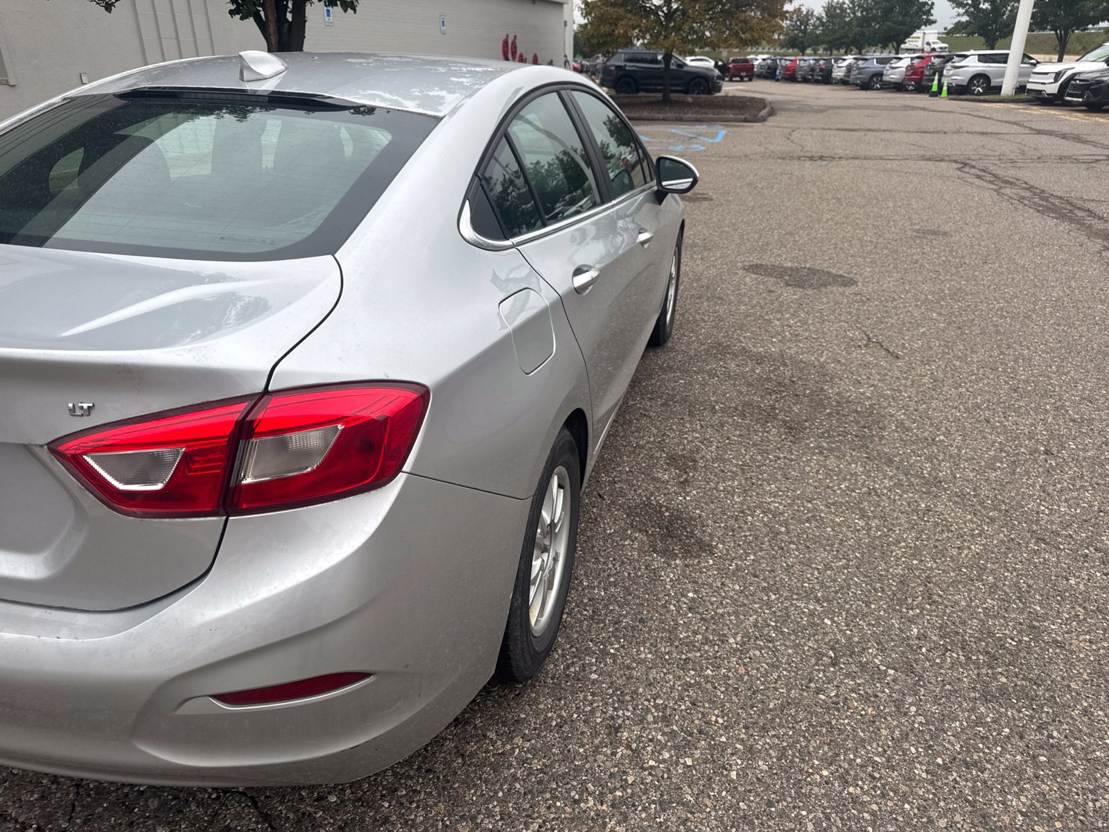 Used 2018 Chevrolet Cruze LT w/ Convenience Package FWD image 4
