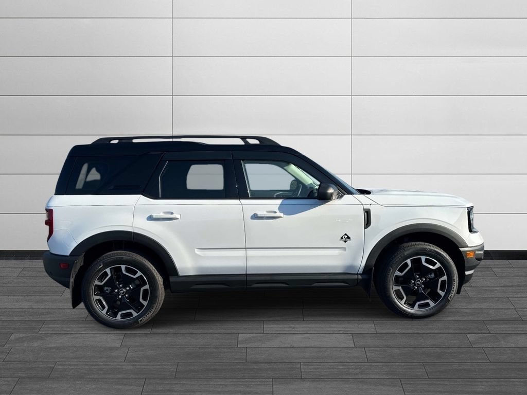 Used 2024 Ford Bronco Sport Outer Banks w/ Tech Package AWD/4WD image 2