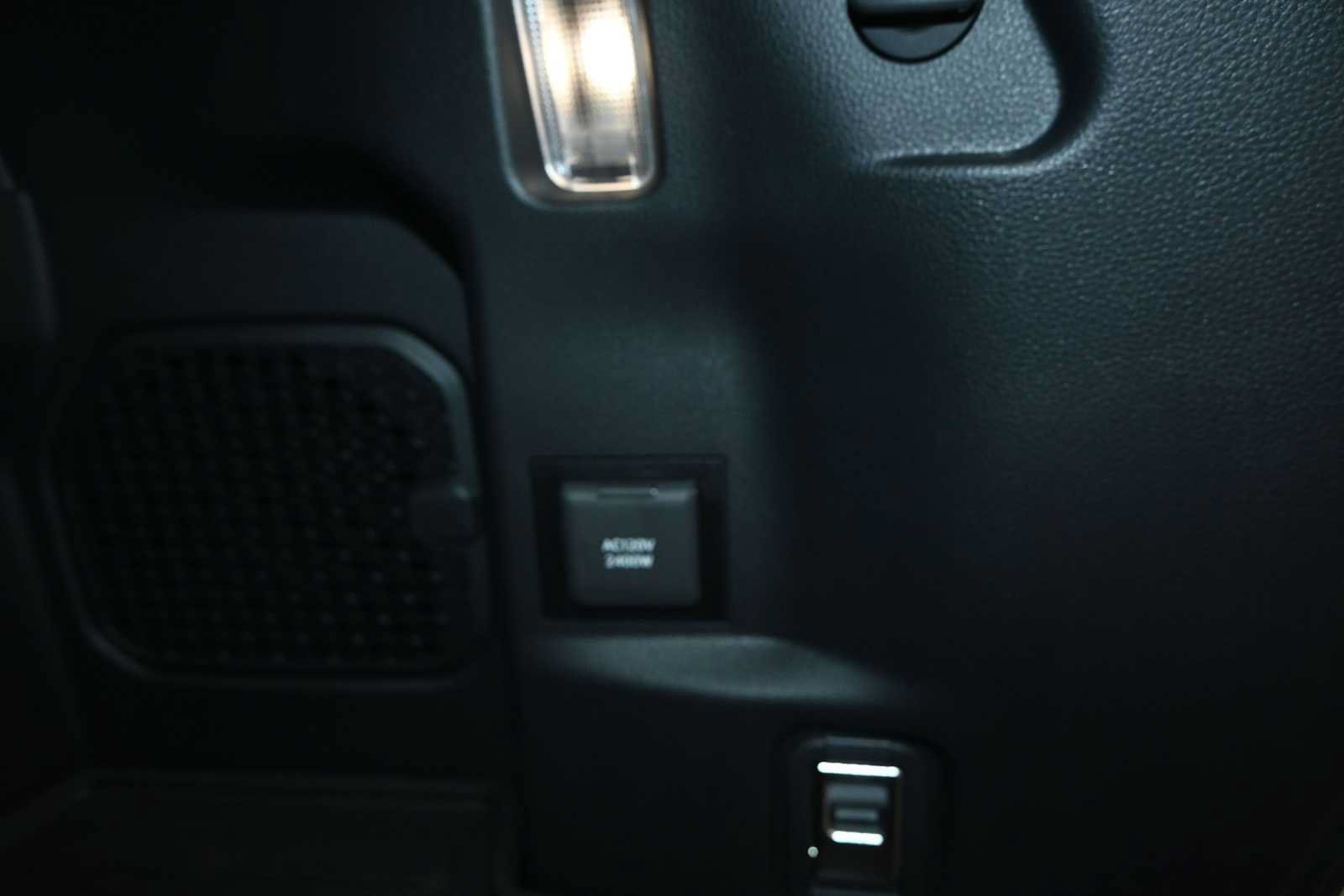 Used 2025 Toyota 4Runner Limited AWD/4WD image 26