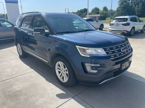 Used 2017 Ford Explorer XLT w/ Equipment Group 202A FWD image 6