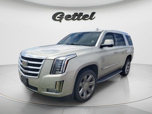 Used 2017 Cadillac Escalade Luxury AWD/4WD image 1